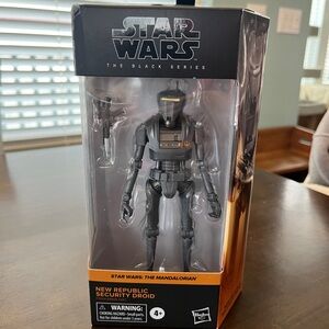 Star War The Black Series New Republic Security Droid from The Mandalorian